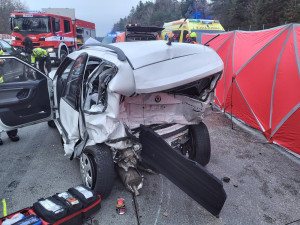 Pátek třináctého na D1. Bouralo devět aut, tři lidé se zranili