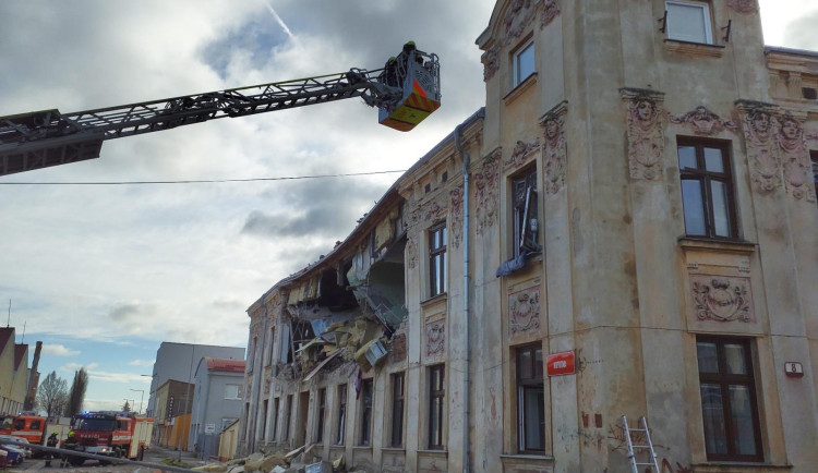 Na místě výbuchu ve Znojmě jsou stále kriminalisté. Událost vyšetřují jako obecné ohrožení