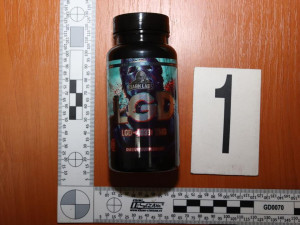 Brněnští celníci s mezinárodním týmem odhalili skupinu, která přes internet prodávala zakázané látky