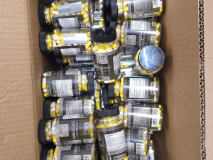 Brněnští celníci s mezinárodním týmem odhalili skupinu, která přes internet prodávala zakázané látky