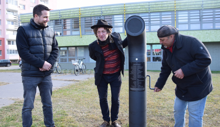 Hodonínem zní dobový záznam projevu Masaryka. Nový Poesiomat básní, zpívá a vypráví o Slovácku