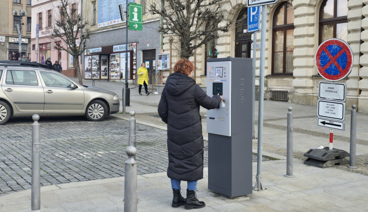 Parkování v Přerově budou moci řidiči od ledna uhradit i přes internet. Počet zpoplatněných míst se rozroste