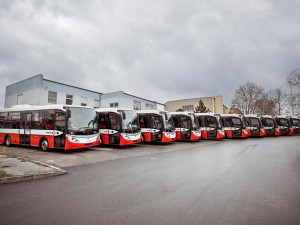 Dopravní podnik v Brně obdržel deset nových malých autobusů SOR