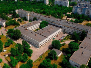 Brněnská neziskovka pořádá sbírku na solární elektrárnu pro ukrajinskou nemocnici. Dárci poslali přes 900 tisíc korun