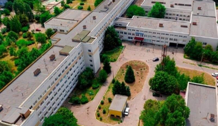 Brněnská neziskovka pořádá sbírku na solární elektrárnu pro ukrajinskou nemocnici. Dárci poslali přes 900 tisíc korun