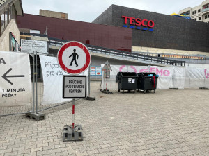 FOTOGALERIE: Bývalý brněnský Prior jde k zemi. Dnes začala demolice ikonické budovy