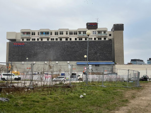 FOTOGALERIE: Bývalý brněnský Prior jde k zemi. Dnes začala demolice ikonické budovy