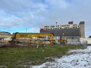 ANKETA: Bývalý brněnský Prior obsadily bagry. Souhlasíte s demolicí ikonického obchoďáku?