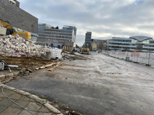 ANKETA: Bývalý brněnský Prior obsadily bagry. Souhlasíte s demolicí ikonického obchoďáku?