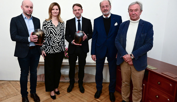 zprava: Antoine Gallimard, Michal Fleischmann, Tomáš Kubíček, Markéta Vaňková, Miroslav Balaštík