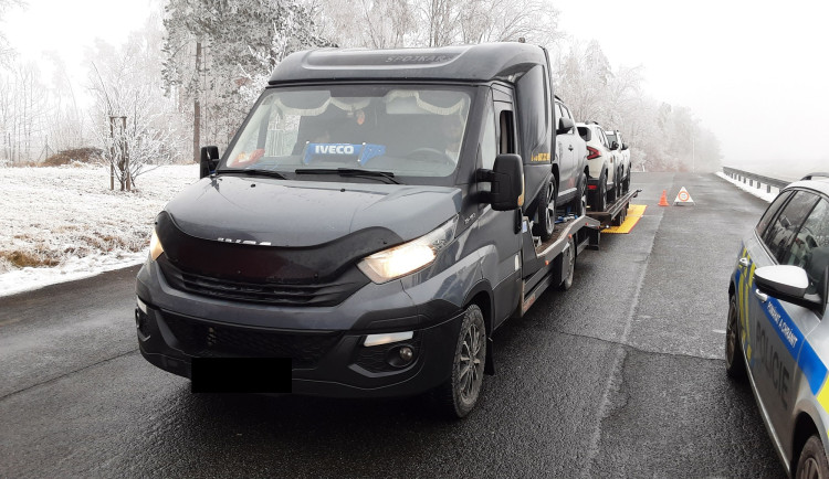 FOTO: Řidiči v kamionech neunikli kontrole od policie. Prohřešků na Vysočině bylo hodně