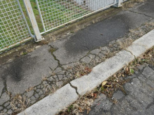 Silničáři na několik měsíců zavřeli most přes řeku Moravu u slovenských hranic. Hrozí, že se zřítí