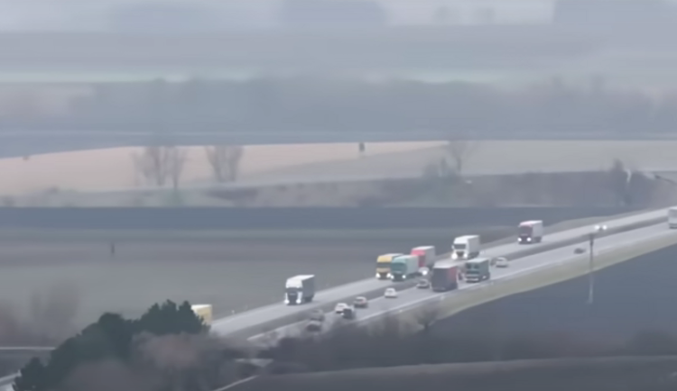 VIDEO: Policisté nad jih Moravy vyslali dron. Za pár hodin odhalil přes stovku dopravních přestupků