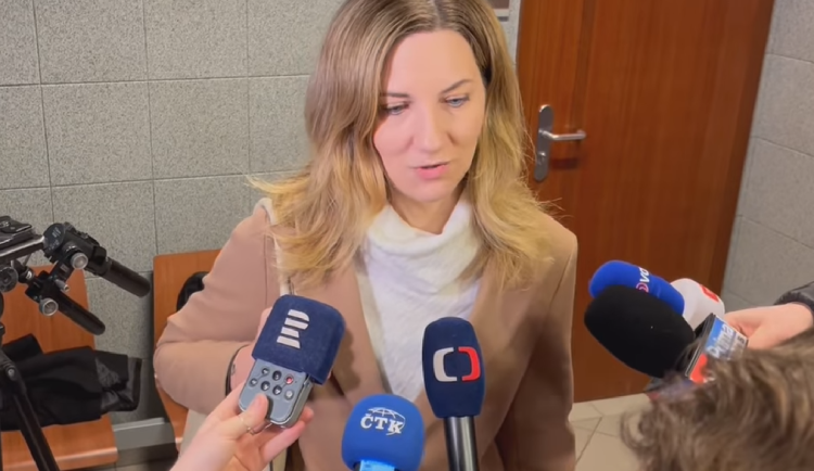 VIDEO: Žádné úplatky jsem nepřijala, řekla u soudu brněnská primátorka Vaňková ke kauze přidělování obecních prostor