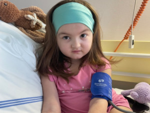 Z obyčejné bolesti zad se u pětileté holčičky vyklubalo onkologické onemocnění. Musela podstoupit transplantaci kostní dřeně