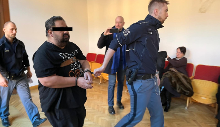 Soud se začal zabývat případem pokusu o vraždu, muž v Hodoníně pobodal dva lidi.