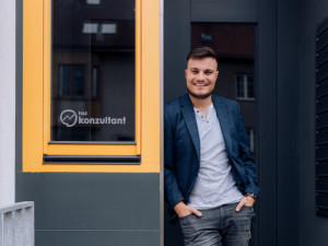 Zkušený tým konzultantů poradí s financemi i s tím, jak nenaletět. Své služby rozšiřuje i na Zlínsko