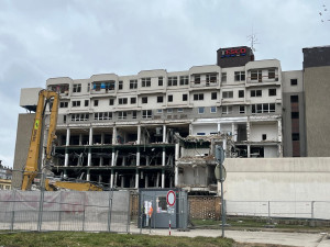 FOTOGALERIE: Bývalý Prior mizí Brňanům před očima. Podívejte se, jak postoupila demolice