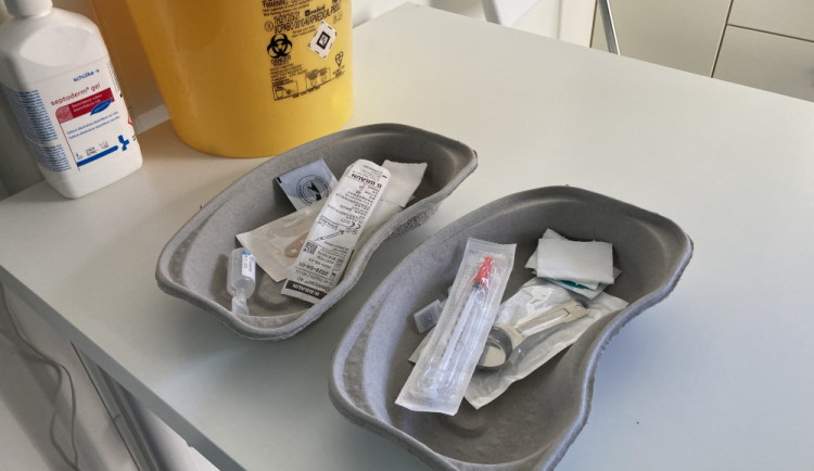 size4-16968545629087-60-podane-ruce