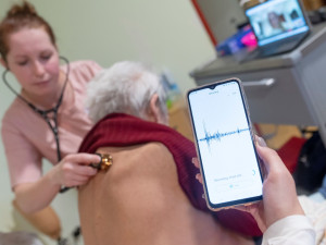 Přístrojová telemedicína v domovech seniorů má za sebou první dva měsíce plného provozu