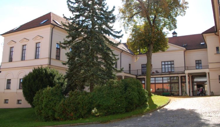 Lidé z Habrovanského zámku najdou nový domov ve Slavkově. V komunitním bydlení bude žít dvanáct lidí