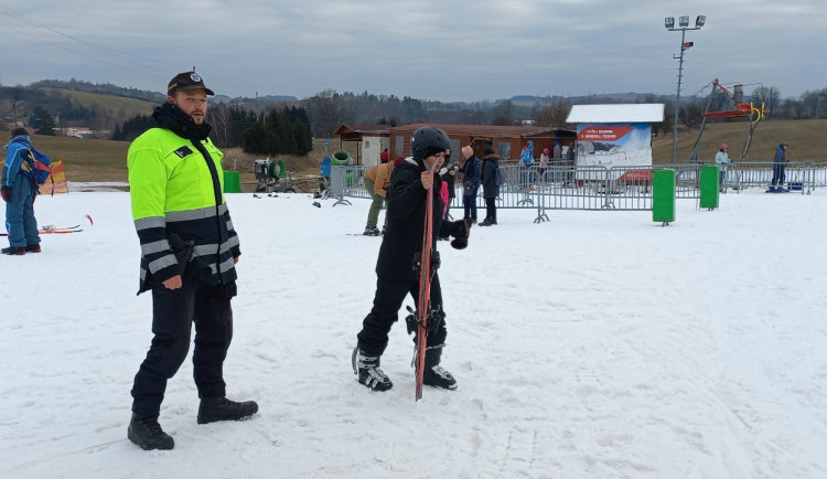 Dětem na jihu Moravy začaly jarní prázdniny. Policisté vyrazili na kontroly do lyžařských areálů