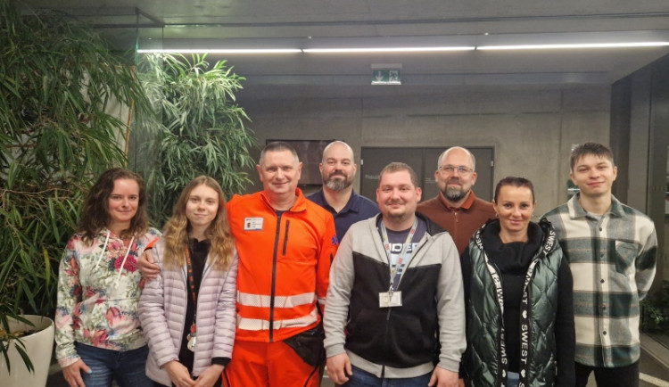 Kolegové ženy přišli záchranářům osobně poděkovat. 