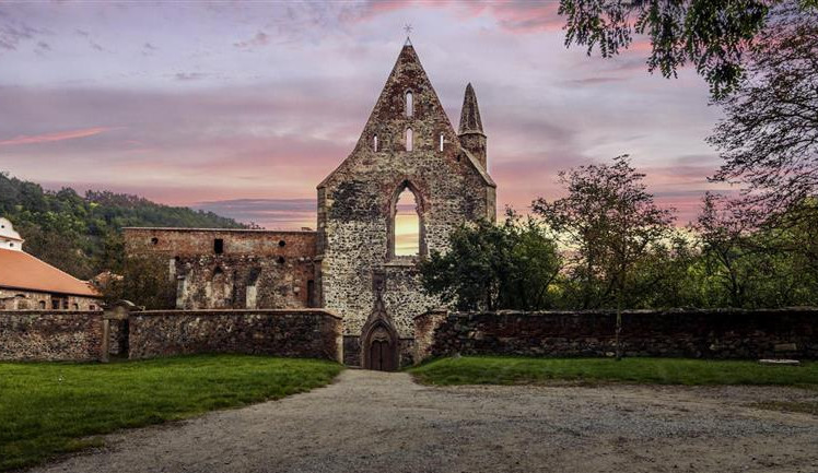 Brněnské biskupství letos investuje desítky milionů korun. Opraví kášter Rosa coeli a chce novou kapli