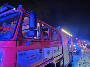 Jihomoravské hasiče nad ránem zaměstnaly dva požáry. Hořely dům a chata, škody jsou v milionech