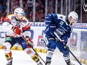 Hokejisté brněnské Komety zabojovali v Pardubicích a vyhráli 4:3. Jedná se o třetí vyhraný zápas Brna v řadě