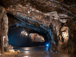 Nacisté plánovali továrny v jeskyních Moravského krasu. Ve čtyřech je postavili, prostory tím poškodili