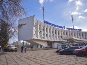 Nádraží v ukrajinském Lvově nově zdobí nápis brněnského graffiti umělce Tima