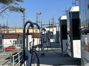 Městskou i linkovou dopravu zajišťují v Táboře plně elektrické autobusy. Ročně mají ujet milion kilometrů a převést 1,5 milionu cestujících