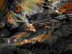 V Punkevních jeskyních opravují elektřinu poničenou povodněmi. Lodě jsou na suchu, turisté se nesvezou