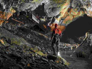 V Punkevních jeskyních opravují elektřinu poničenou povodněmi. Lodě jsou na suchu, turisté se nesvezou