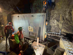 V Punkevních jeskyních opravují elektřinu poničenou povodněmi. Lodě jsou na suchu, turisté se nesvezou