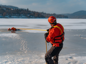 Na části Pryglu led výrazně zesílil, půlka zamrzlé plochy je ale zcela nestabilní