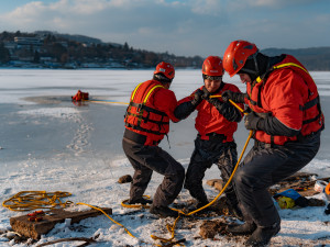 Na části Pryglu led výrazně zesílil, půlka zamrzlé plochy je ale zcela nestabilní