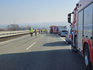 Dálnici u Brna zablokovala nehoda čtyř aut. Dva lidé se zranili