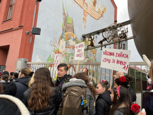 VIDEO: Brněnský Bronx pohltilo masopustní veselí. Průvod upozornil na rostoucí dopravní zátěž