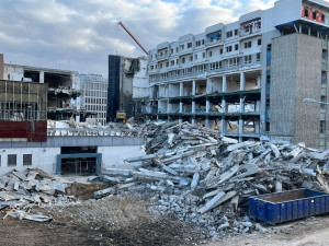 FOTOGALERIE: Bývalý brněnský Prior mizí před očima. Podívejte se, jak postoupila demolice