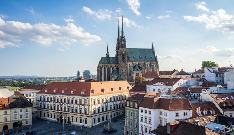 Třída Kapitána Jaroše v Brně nabídne po úpravě více prostoru pro odpočinek. Naopak ubude třicet parkovacích míst