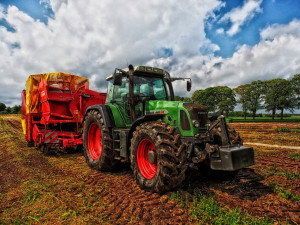 Muž z jihu Moravy chtěl koupit traktor. Poslal peníze a podvodník s ním přestal komunikovat