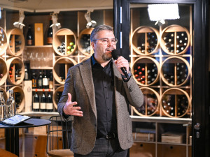 Nechceme pořádat demonstrace, chceme jen přesvědčit nepřesvědčené, říká zakladatel iniciativy podporující Petra Fialu