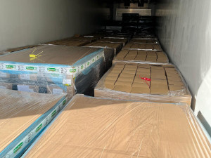 Policie zastavila na hranicích kamion s masem kvůli slintavce. Veterinář zakázal jeho přepravu do Česka