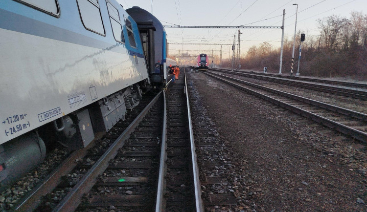 U brněnského hlavního nádraží vykolejil vlak. Nevezl žádné cestující