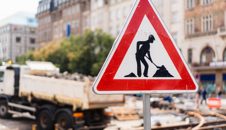 17240095471699-139-stavba