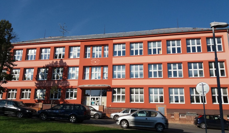 Učitelé podali stížnost na nového ředitele školy v Hustopečích. Zesměšňuje nás a křičí na nás, vysvětlují