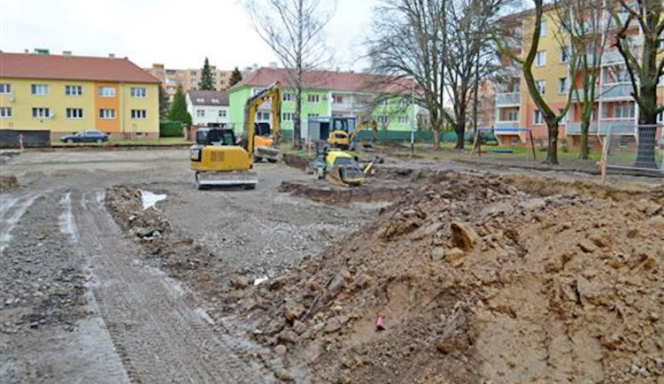 Revitalizace ve Vyškově přinese nová parkovací místa, chodníky i zóny pro odpočinek