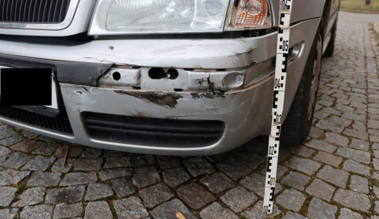Řidička posilněná alkoholem srazila autobus. Na zadním sedadle vezla čtyřměsíční dítě